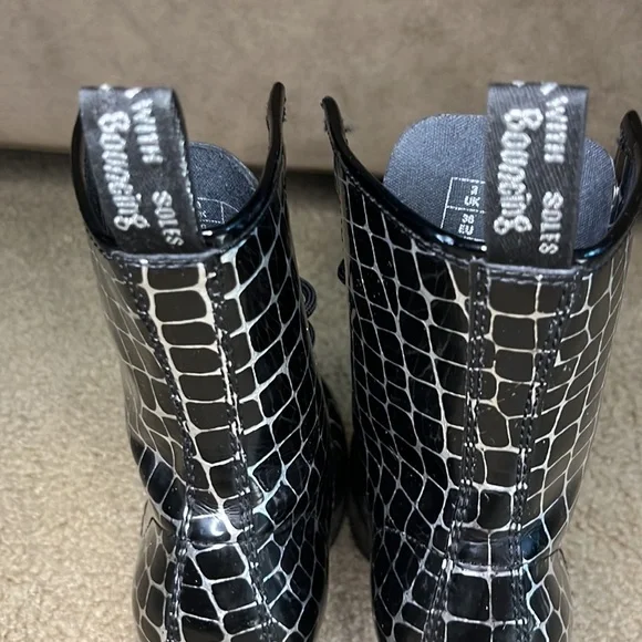 Rare Dr. Martens Darcie Black and Silver Size 6 - Picture 6 of 10